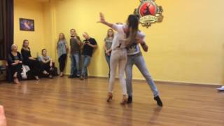 Bachata Intermediate (Lesson Demo) - Razvan&Oana Bachata Intermediate (Lesson Demo) - Razvan&Oana