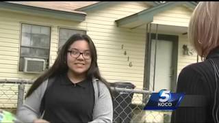 Girls meet 911 operator who came to rescue during break-in