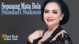 SEPASANG MATA BOLA  (Song by : Sundari Sukoco)
