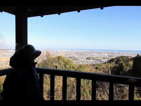 さんごやま 三郷山142.3m 伊勢のロマンの森を歩く - YouTube