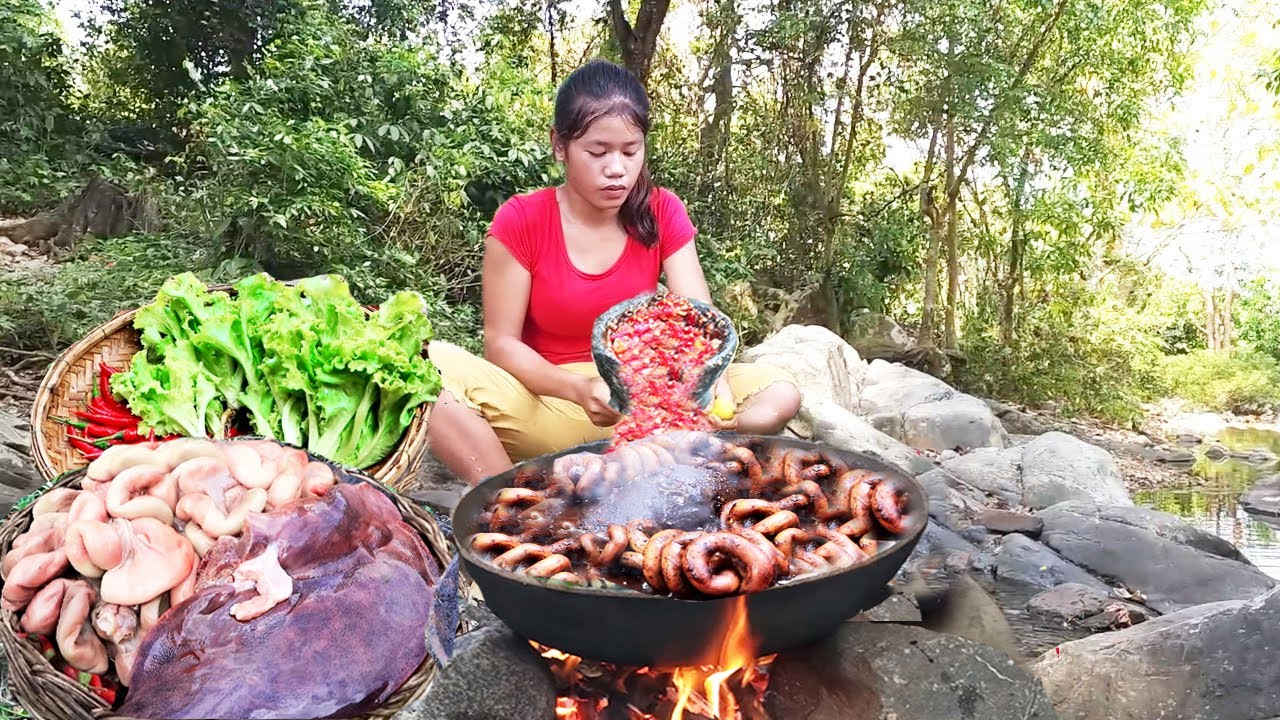 Cooking And Braised Pork liver Intestine Tasty For Lunch Eating Delicious In Jungle YouTube
