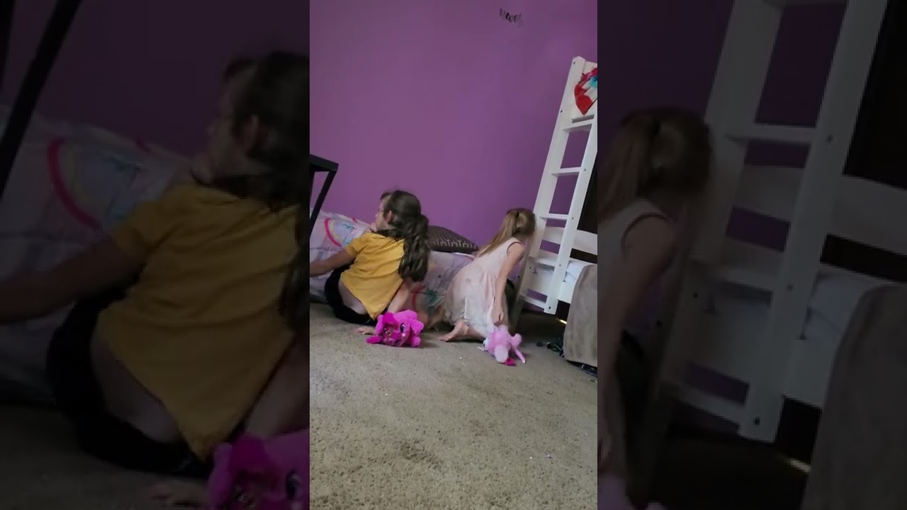 дети построили халабуду