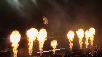 YEAT debuts new unreleased song “LOVE LOVE IT” at the Melbourne, Australia show