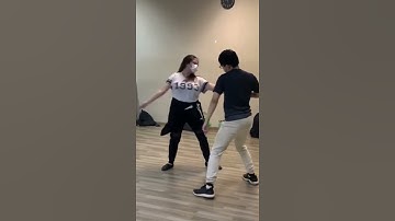 YiJie & QunYan - Fun Head Movements for the Dance Floor