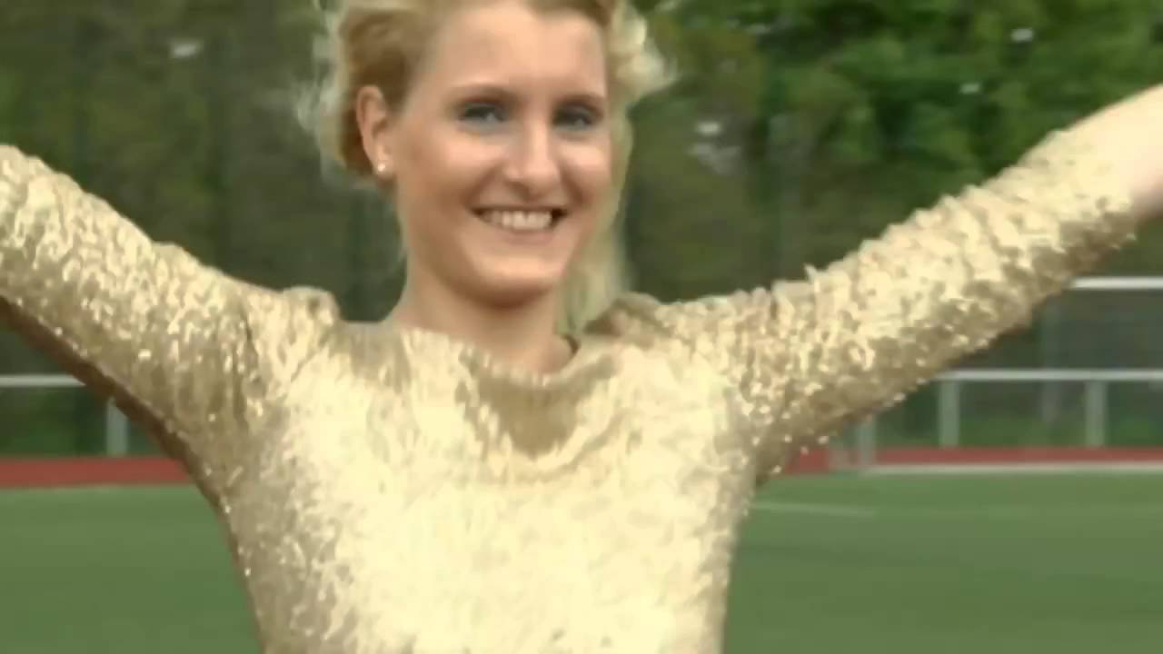 Fastest 100m in high heels in Guinness World Record attempt