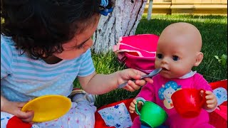 кукла беби бон и куклы пупсики устроили пикник.КАК МАМА,играем в куклы Picnic with a Baby born doll.