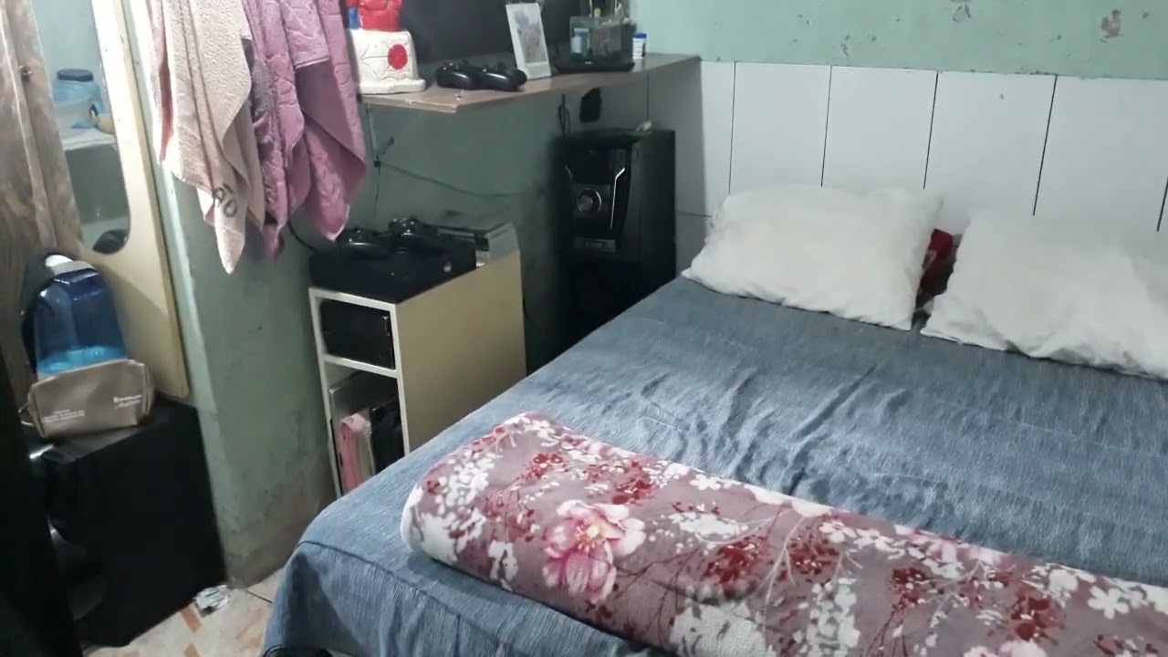 Olá pessoal vim mostra  um pouquinho arrumando meu Guarda roupa