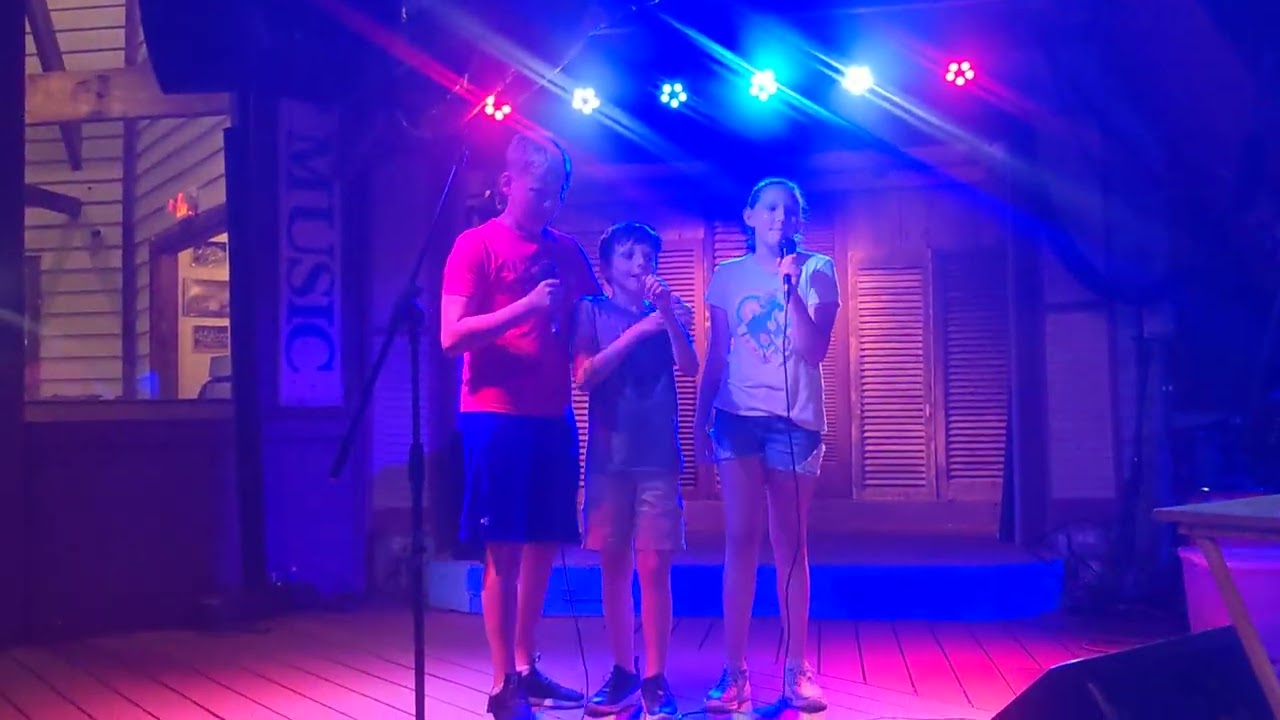 The Three Amigos singing Counting Stars 🤩
