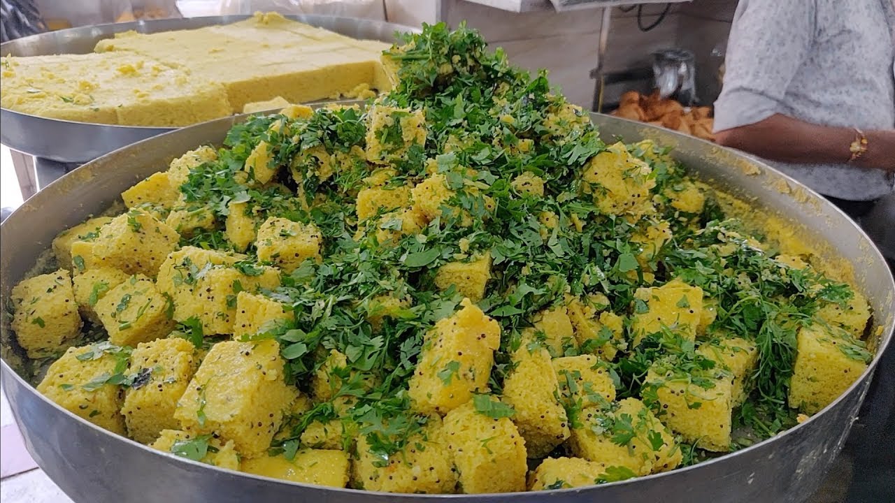 Rasawala Khaman Dhokla | Speciality of Gujarat | Indian Street Food | Aamchi Mumbai