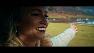 Julia Buchner - Schwarzer Sand von Santa Cruz feat. Bibi Booom (offizielles Video) chords