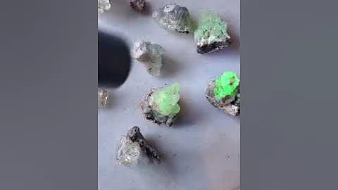 Hyalite Opal - Mexico - UV crystals- HamilStone.com