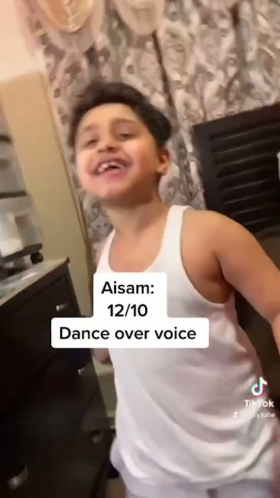 Rating my families dancing and singing 😭 (ig: @izzy.tube)
