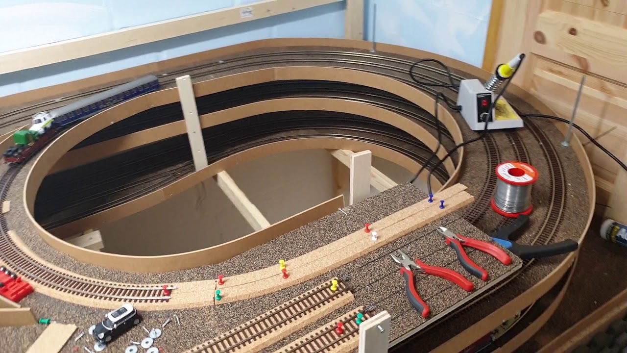 Die neue Roco Anlage Teil 20: Weiter geht es mit der Bahnhofseinfahrt ...