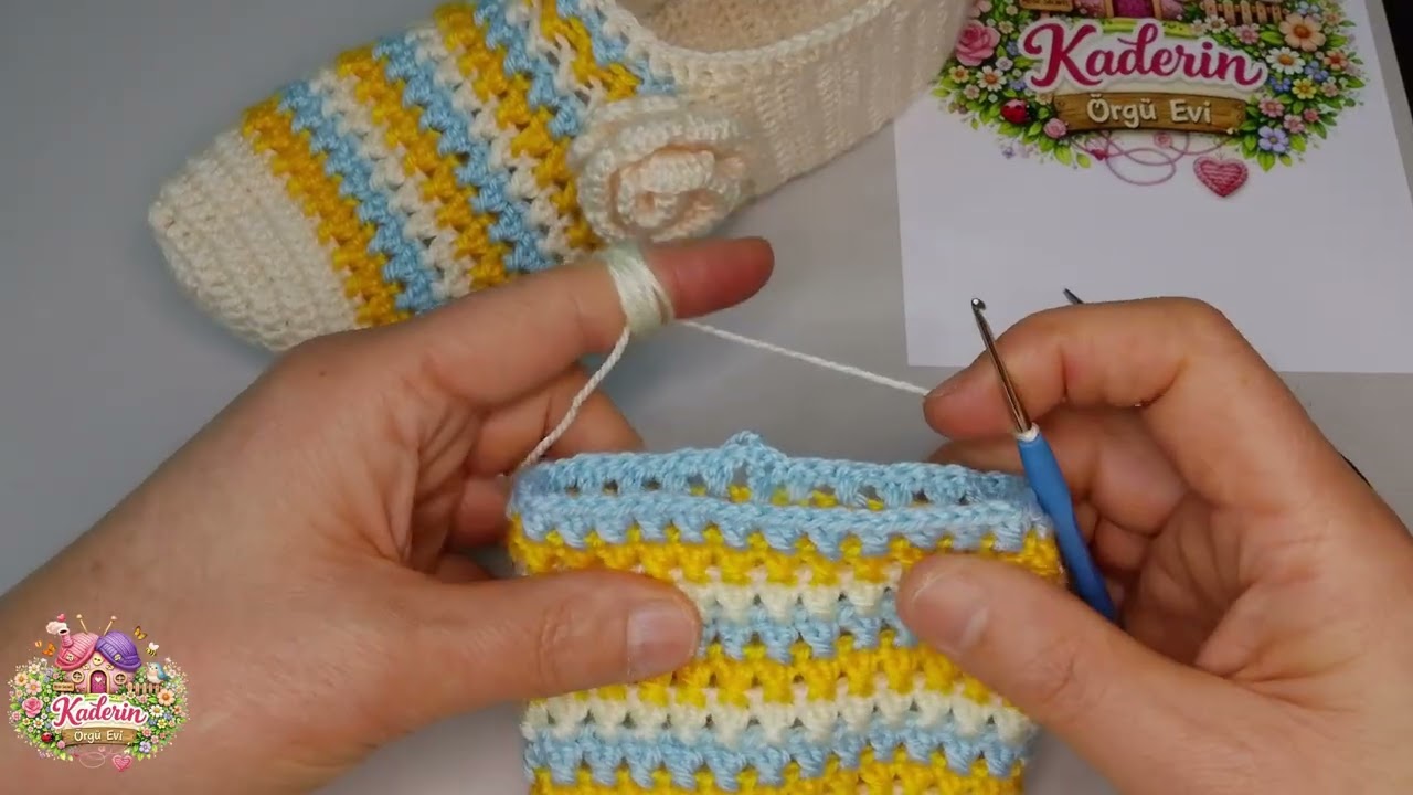 Gül Detaylı Tığ İşi Patik Modeli - Kaderin Örgü Evi