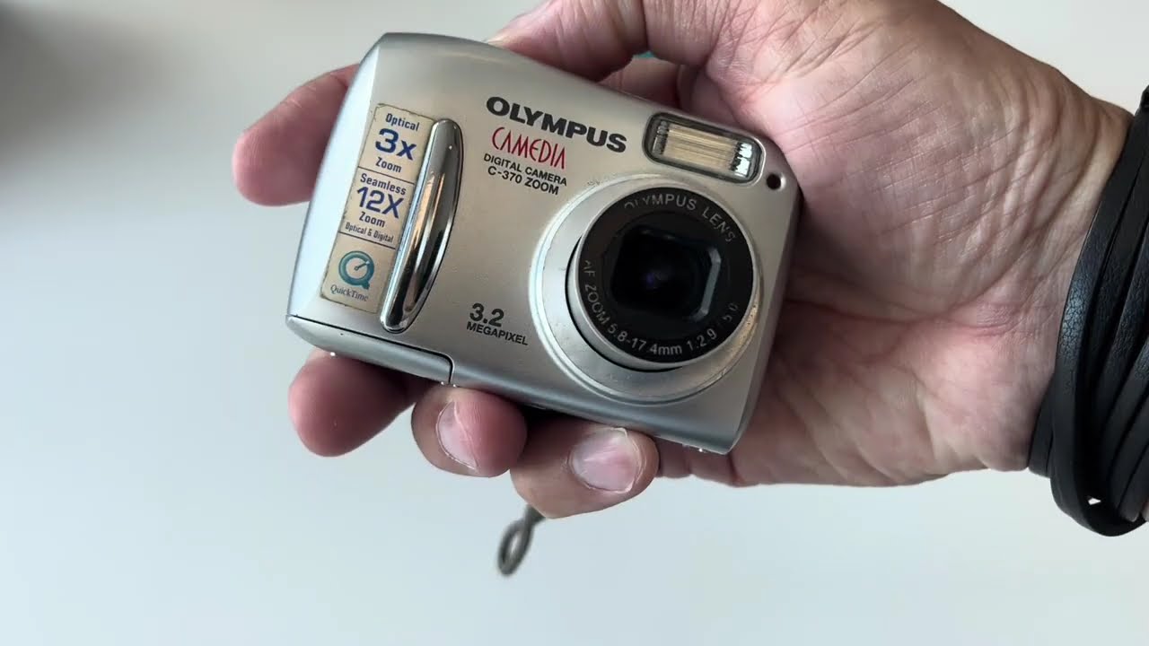 Olympus Camedia C-370 zoom optical 3x old digital camera 3.2 mpix