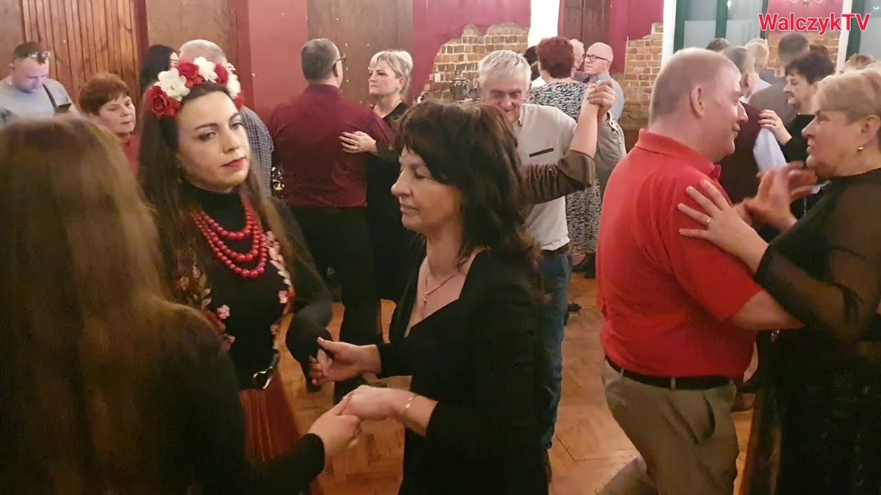 Potańcówka z Kapelą BURSÓW a na parkiecie wśród wspaniałych niewiast tancerz Zbyszek z Grażynką 
