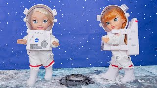 In SPACE Elsa & Anna Toddlers travel to the moon!