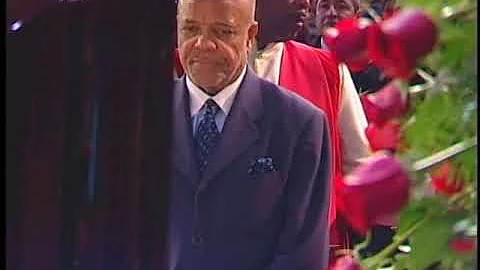 Walter Stevenson singing "I Need You Now" at Levi ...