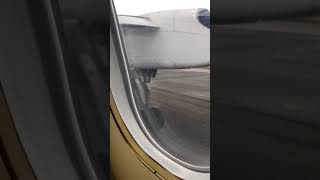 暴風警報中の秋田空港にハードランディング　DHC8－Q400