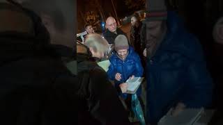 Виктор Салтыков даёт автограф #викторсалтыков #дворец #сергиевпосад #концерт