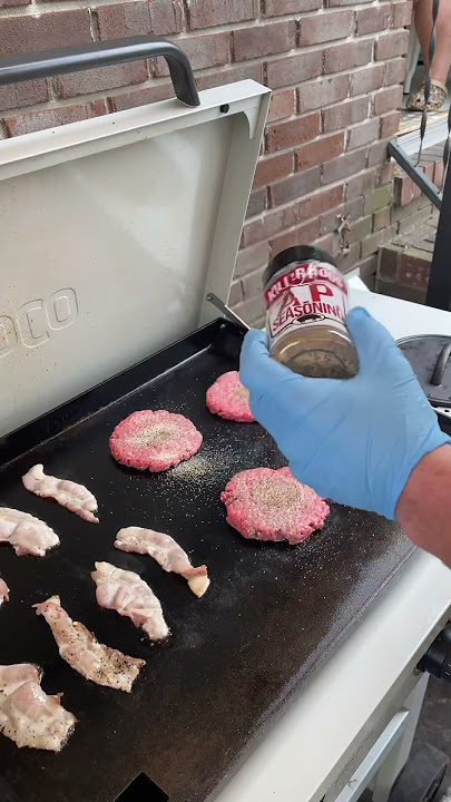 Grilled bacon cheeseburgers