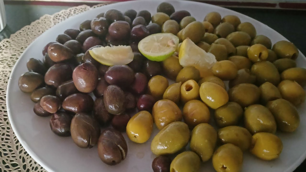 ترقيد الزيتون علي طريقة ناس زمان بدون مواد كيميائية وبنة خاصة 