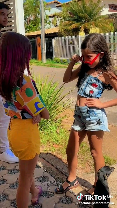 Manu chega encarando Jessica 😎😂