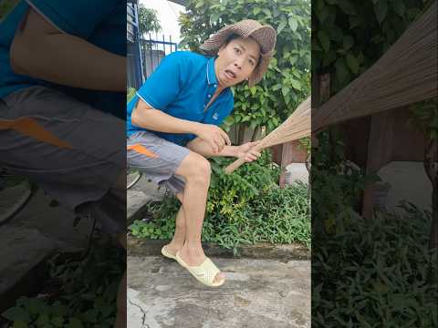 #clowntieumuoi So Funny 😂 He was sweeping the yard when he found a girl climbing a tree It was funny