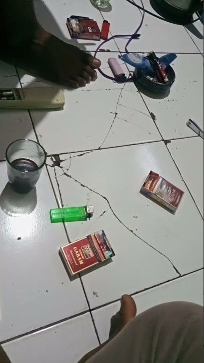nyantai di temenin kopi sama rokok