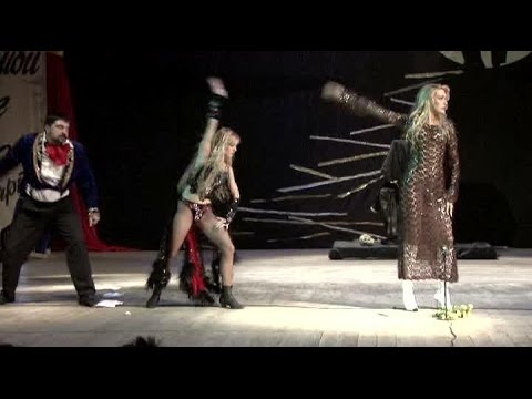 anus-master-i-margarita-s-eroticheskimi-epizodami-porno-lizhet-zhopu