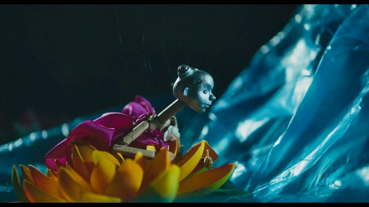 STABS – Sfinksa treniņtērpā (Video)