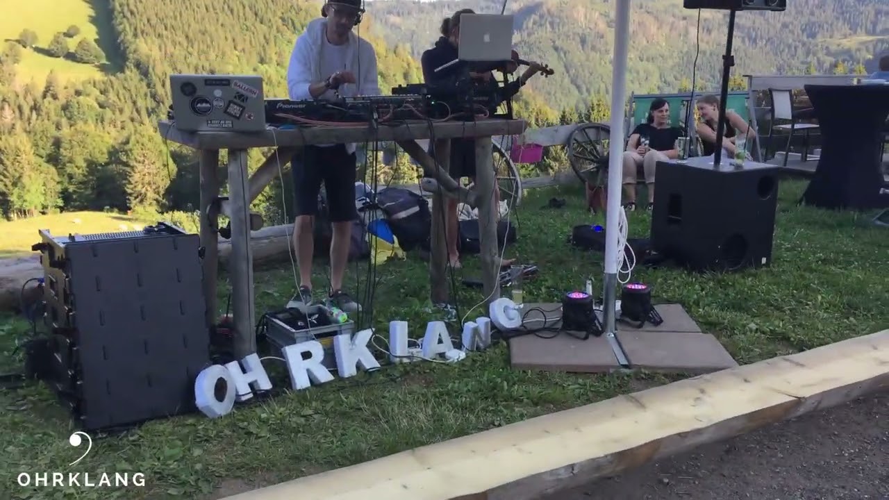 DAVE LEON feat. JOHANNA (Live Violine)