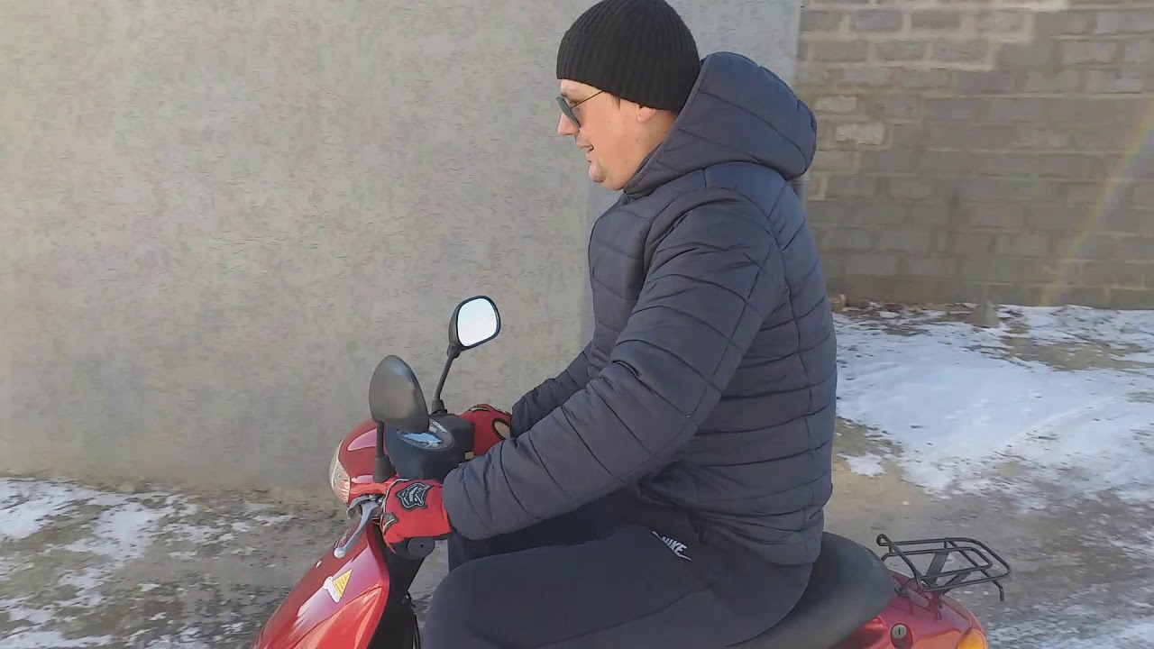 На скутере зимой - YouTube