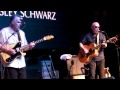 Capture de la vidéo Graham Parker & Brinsley Schwarz   Flying Into London - Madrid, 05/09/2014