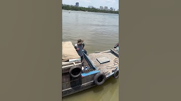 Tiệm Tạp Hoá Trên Sông