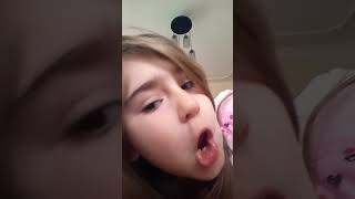 Ne Dişari Çikiyom Ne Bi̇ İşe Gi̇di̇yom-Duru Kumsal Alphablocks