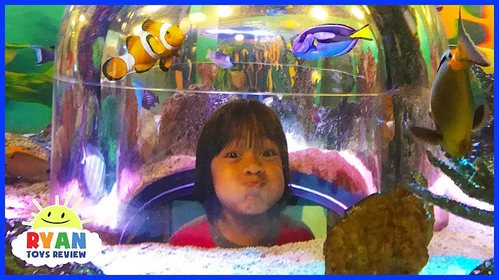 Ryan inside Sealife Aquarium with Emma and Kate fo...