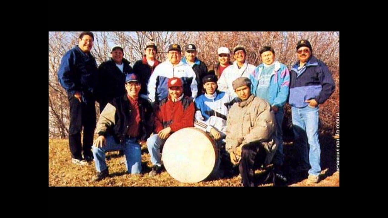Crooked Lake Agency Singers at Carry The Kettle Powwow - YouTube