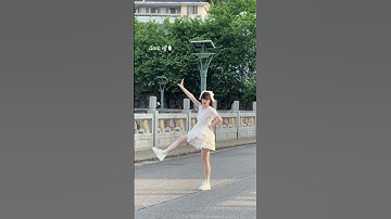 Thumbnail of jellyous (Feat. Sophie Powers) - ILLIT, Sophie Powers | cc: 一个嗝儿