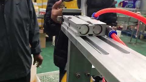 tamper evidence applicator self adhesive box corner labeling machine