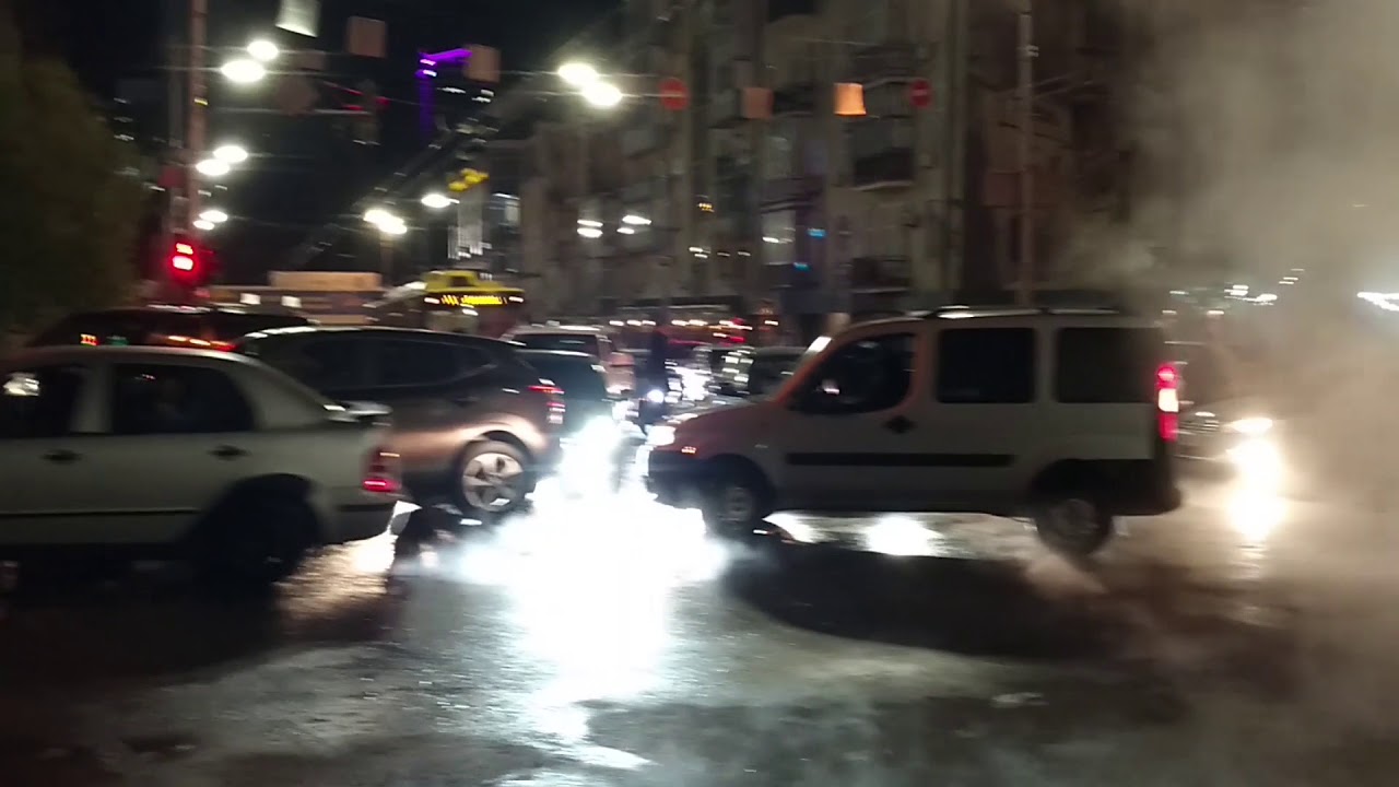Машина ушла под асфальт