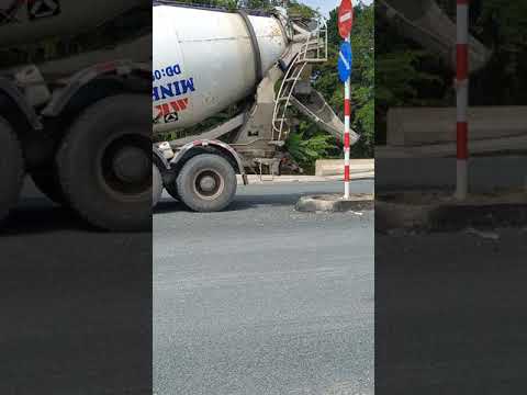 Video Xe đổ bê tông - youtube