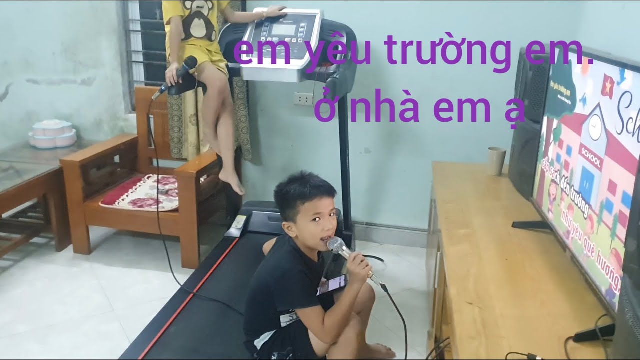 Em yêu trường em, nhưng em không được đi học. Yêu ở nhà em được k ạ