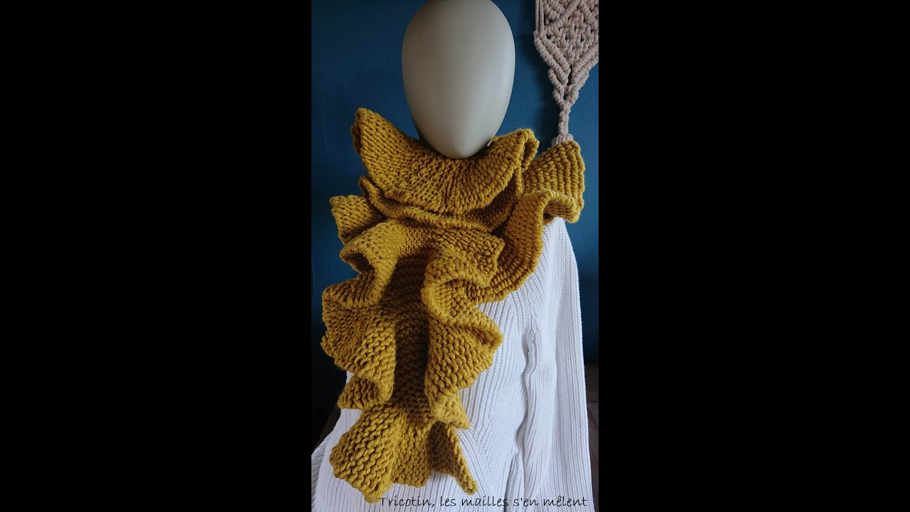 Realiser Un Bonnet Cloche Pour Bebe Et Adulte Au Tricotin Geant Youtube