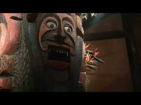 9 seconds of a singing totem pole in Tiki Birds