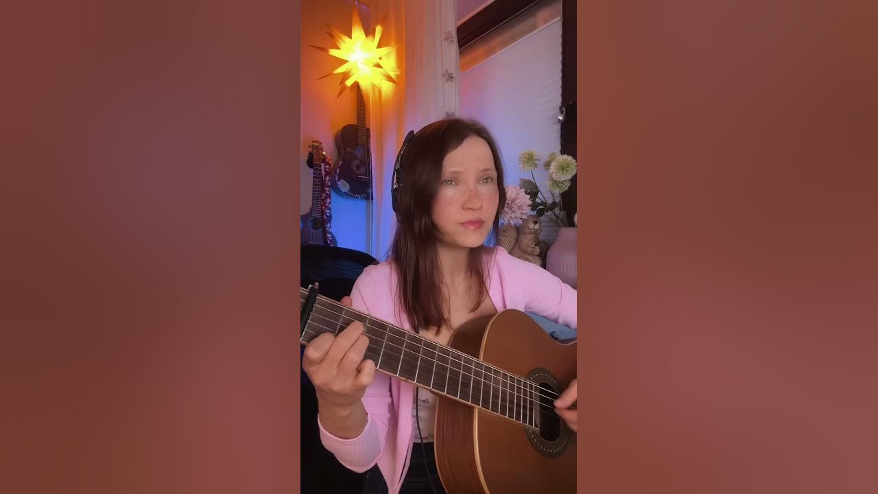 Шут и королева песня под гитару. Казан казиев. Аккорды на гитаре звени бубенчик мой звени. Песня валет и дама. Песня смех.
