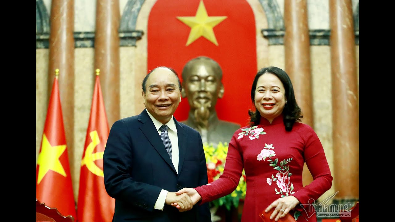 Nguyên Chủ tịch nước Nguyễn Xuân Phúc bàn giao công tác