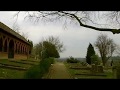 кладбище маленького города в Англии. Взгляд.