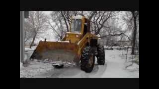 Michigan 75A wheel loader moving and parking