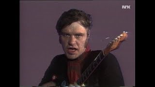 Kim Larsen - 682A  (Kringsat af fjender) (official Video) 1979 chords